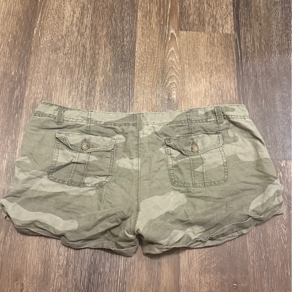 American Eagle Outfitters Green Cargo Shorts - Picture 4 of 4